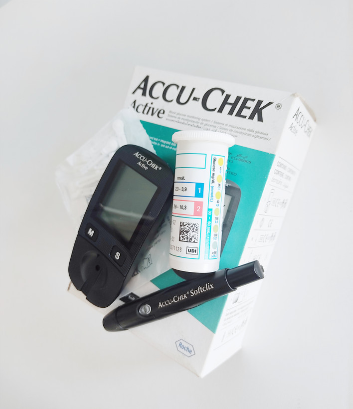 دستگاه تست قند خون آکیو چک اکتیو